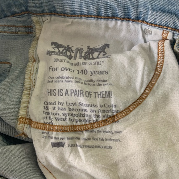 light wash levi denim cutoffs - Picture 3 of 3